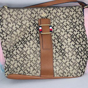 WOMEN TOMMY HILFIGER HOBO AND CROSSBODY BAGS